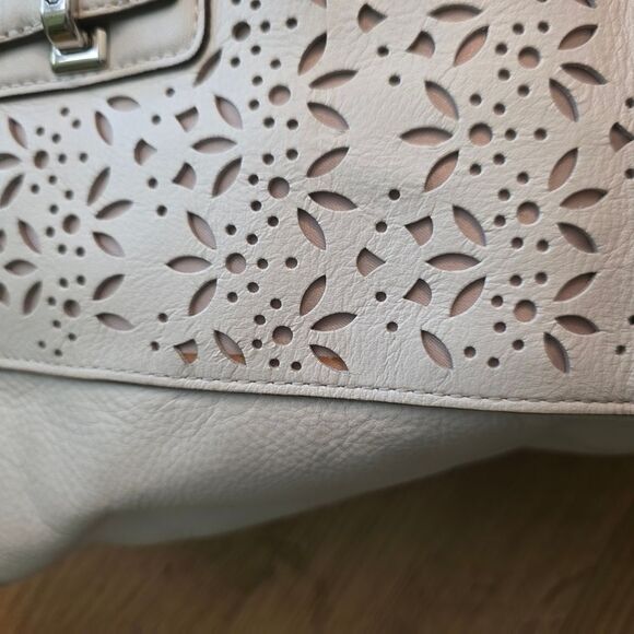 Coach Taylor Eyelet Carry-all - Picture 15 of 16
